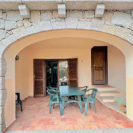 Aparthotel Iss Travel Apartaments, Via Del Tirreno 300 M From La Cinta San Teodoro (Sardinia)