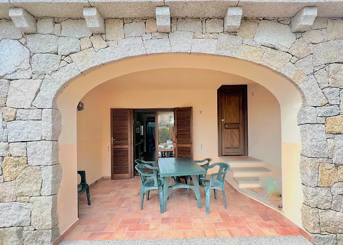 Апарт-отель Iss Travel Apartaments, Via Del Tirreno 300 M From La Cinta Сан-Теодоро