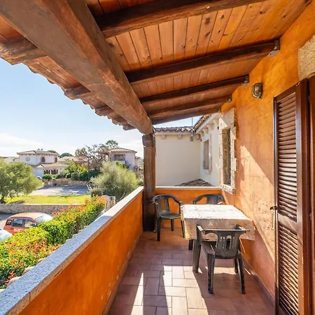 Iss Travel Apartaments, Via Del Tirreno 300 M From La Cinta Apartahotel *