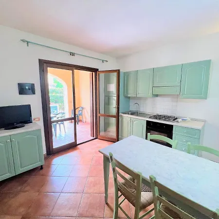Iss Travel Apartaments, Via Del Tirreno 300 M From La Cinta Apartahotel