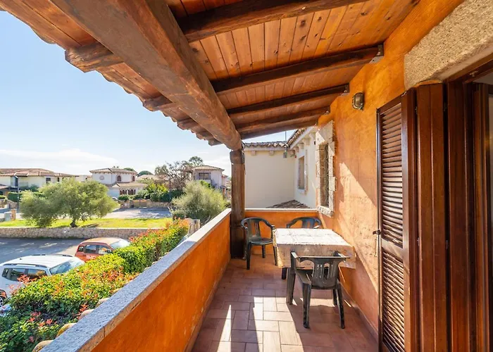 Iss Travel Apartaments, Via Del Tirreno 300 M From La Cinta Aparthotel 3*