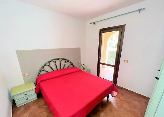 Iss Travel Apartaments, Via Del Tirreno 300 M From La Cinta Aparthotel San Teodoro (Sardinia)